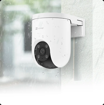 EZVIZ H8c instalada em área externa, com proteção contra intempéries
